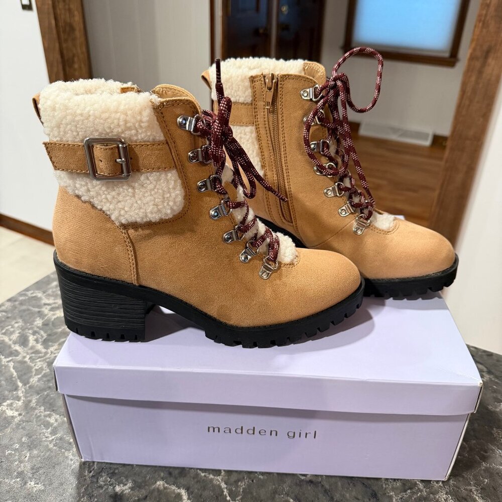 NEW Madden Girl Hayess Faux-Fur Hiker Booties - Picture 2 of 10